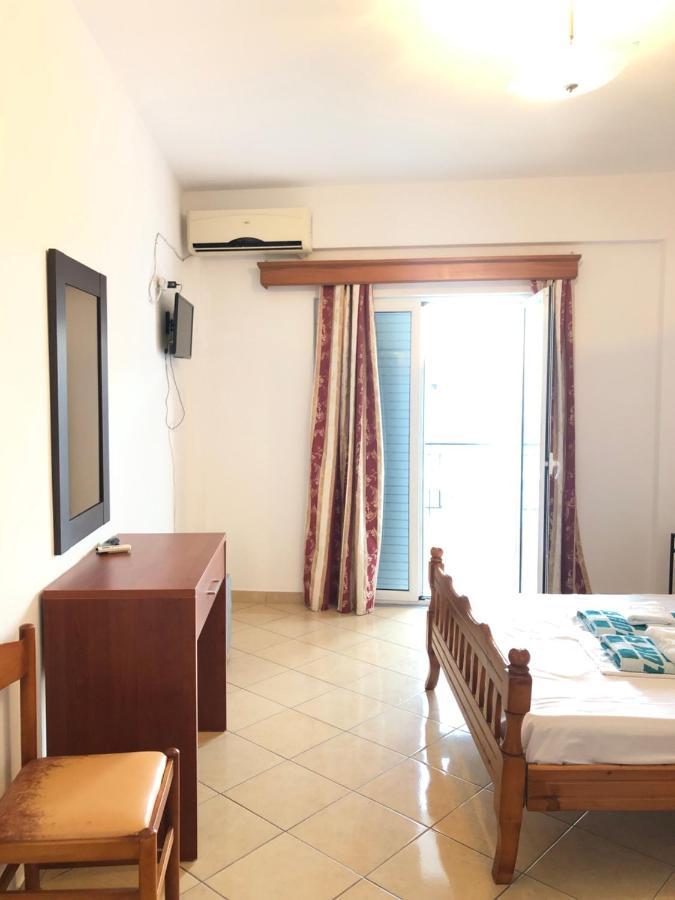 Center Hotel Pirro Himare Luaran gambar