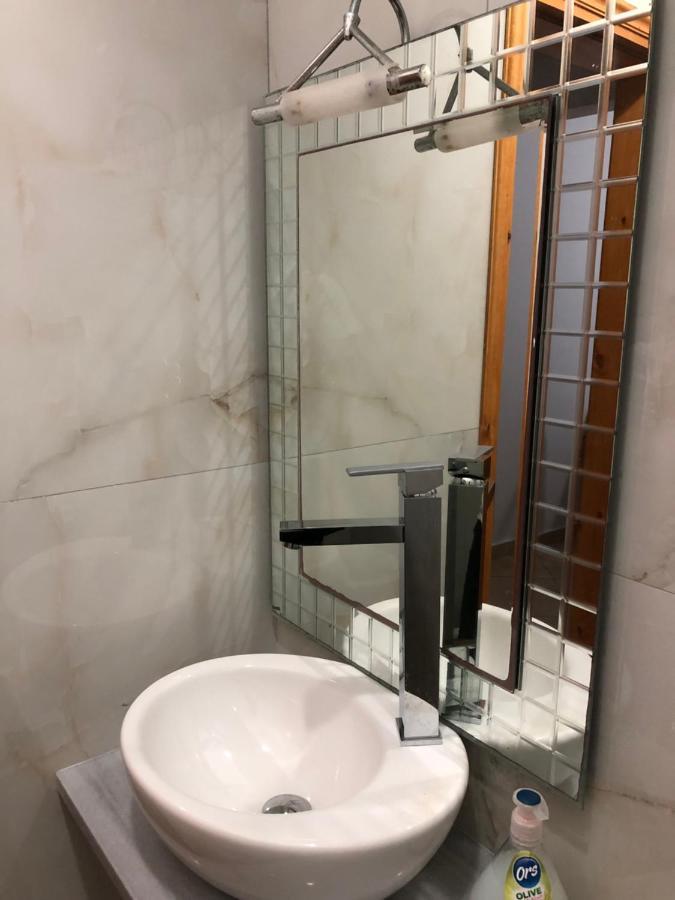 Center Hotel Pirro Himare Luaran gambar