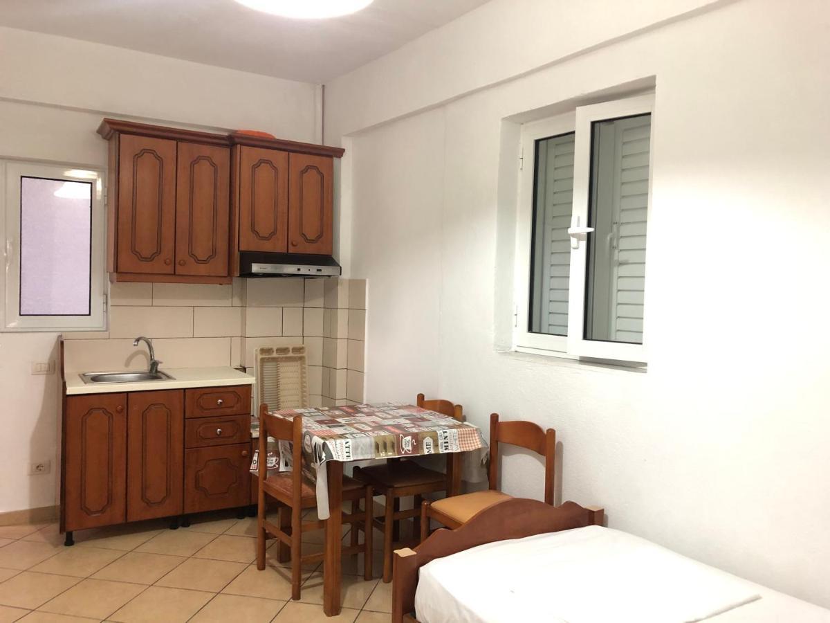 Center Hotel Pirro Himare Luaran gambar