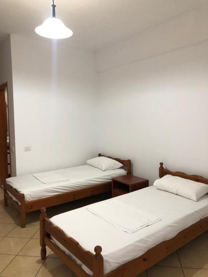 Center Hotel Pirro Himare Luaran gambar