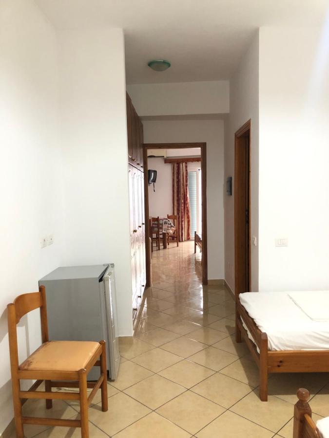 Center Hotel Pirro Himare Luaran gambar