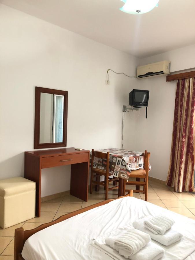 Center Hotel Pirro Himare Luaran gambar