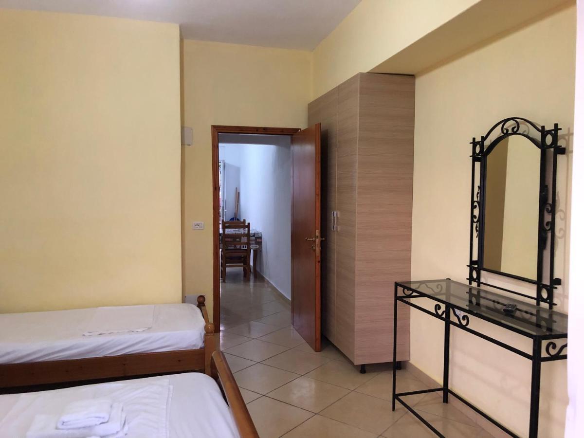 Center Hotel Pirro Himare Luaran gambar