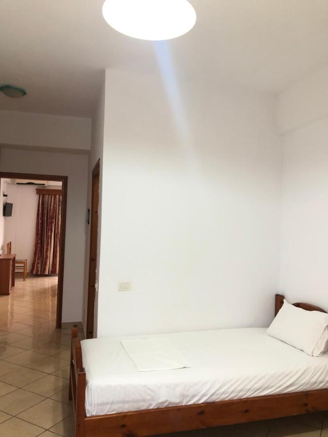 Center Hotel Pirro Himare Luaran gambar