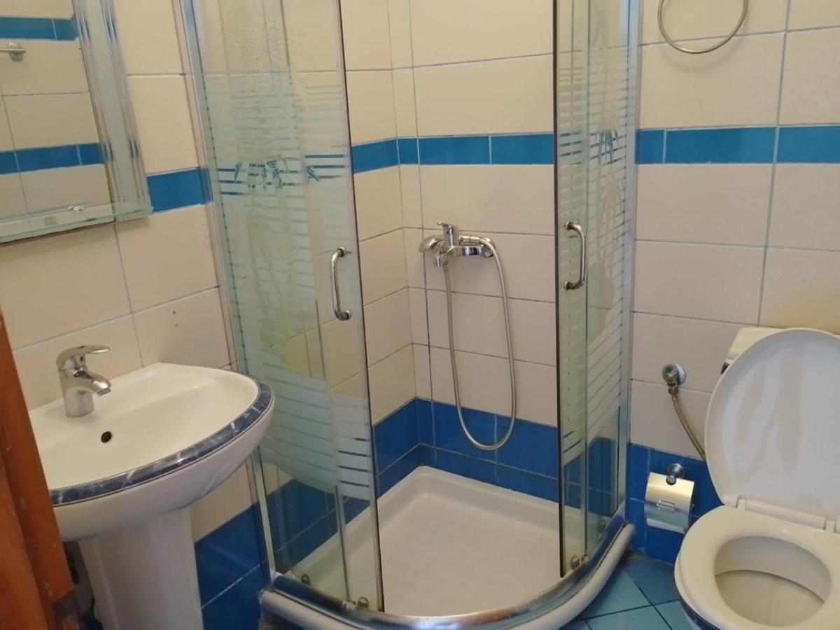 Center Hotel Pirro Himare Luaran gambar