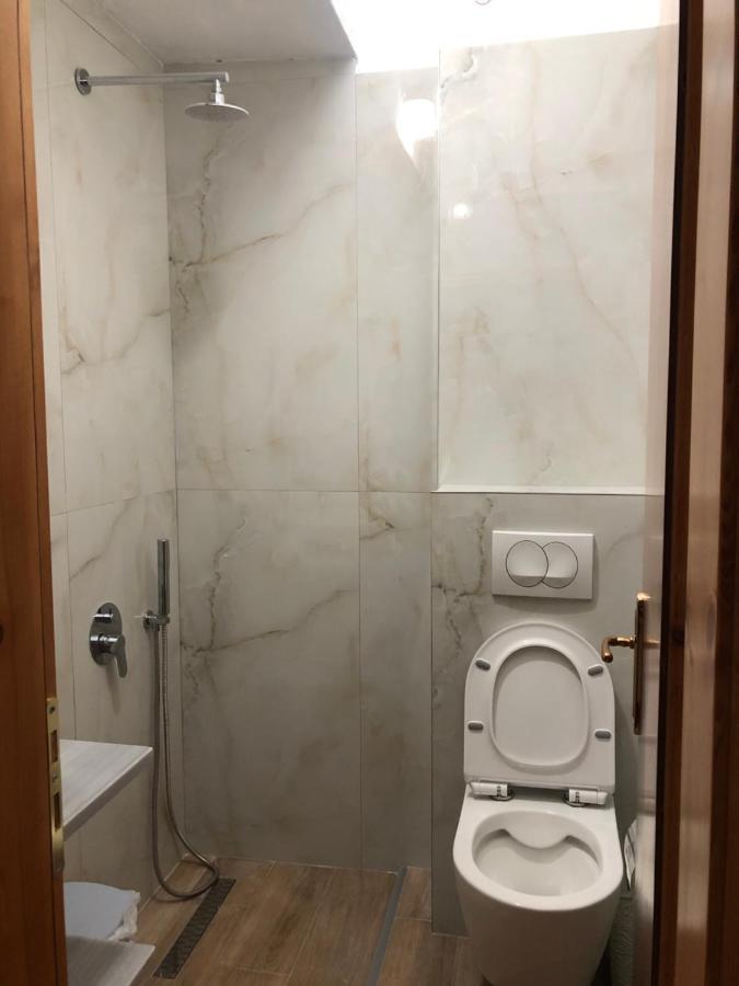 Center Hotel Pirro Himare Luaran gambar