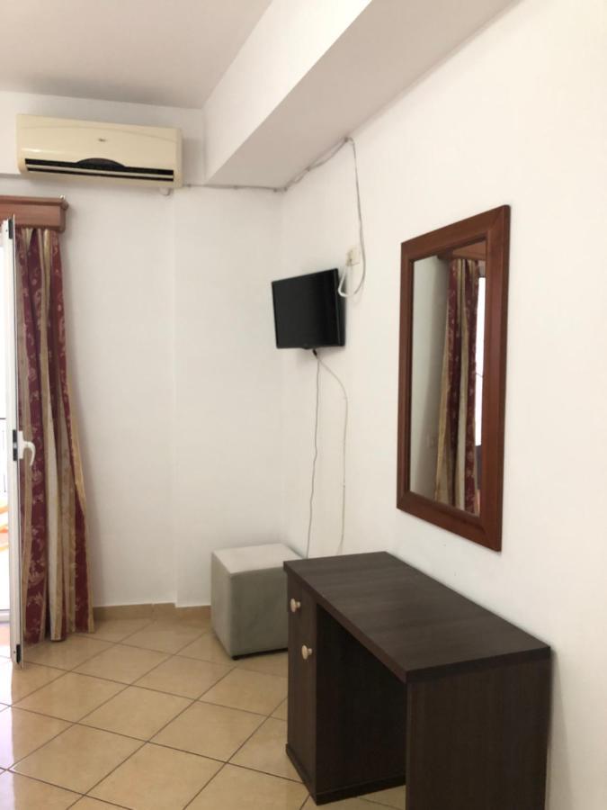 Center Hotel Pirro Himare Luaran gambar