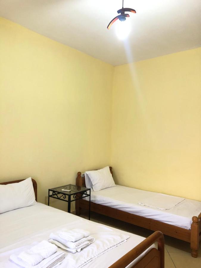 Center Hotel Pirro Himare Luaran gambar
